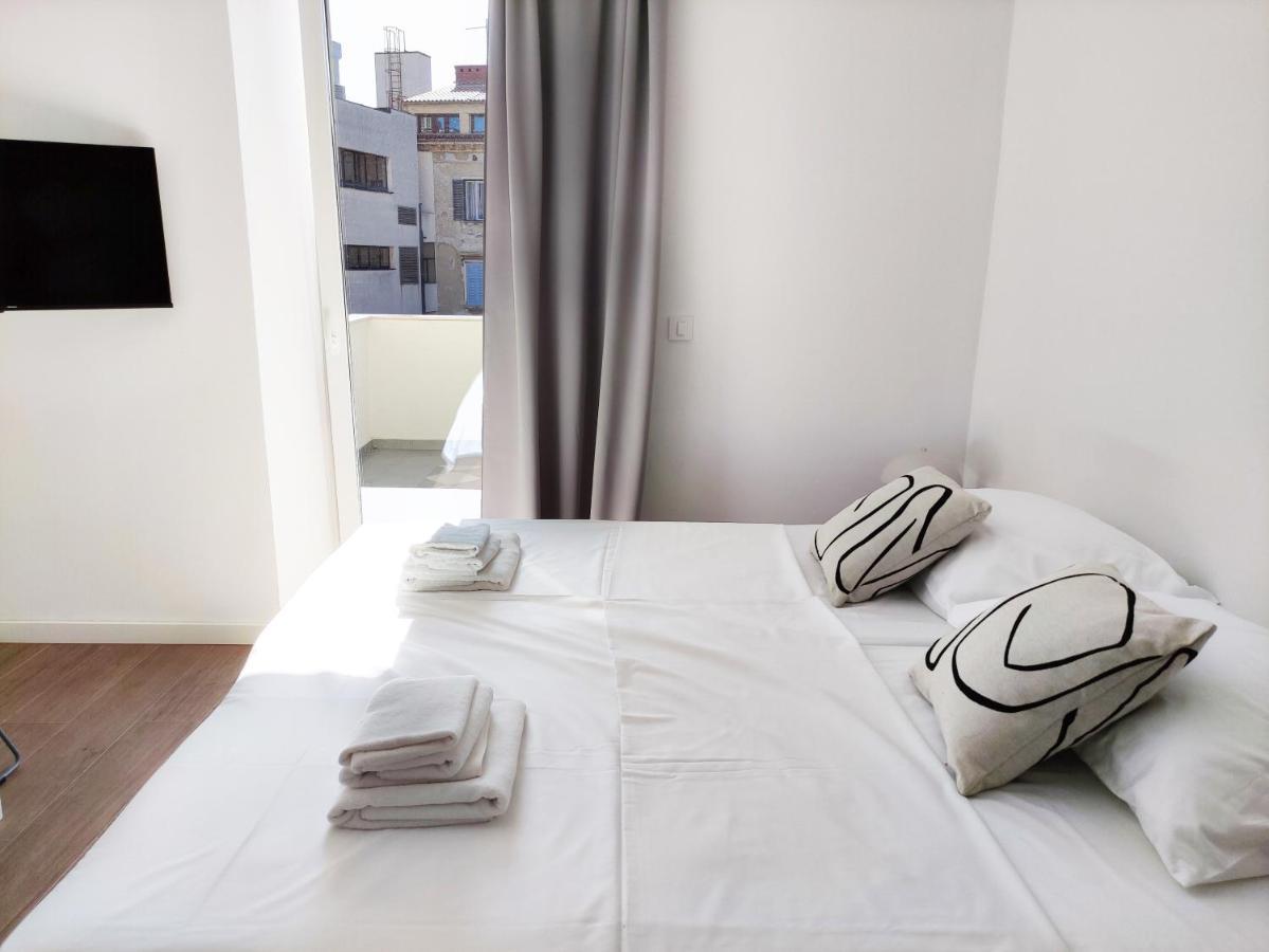 Nik Studio Apartments 普拉 外观 照片