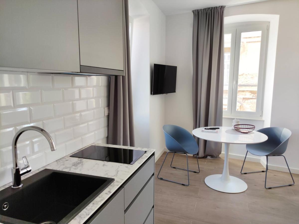 Nik Studio Apartments 普拉 外观 照片