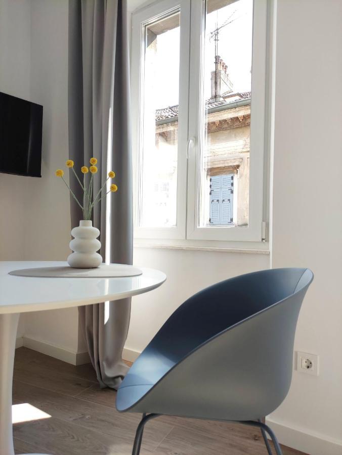 Nik Studio Apartments 普拉 外观 照片