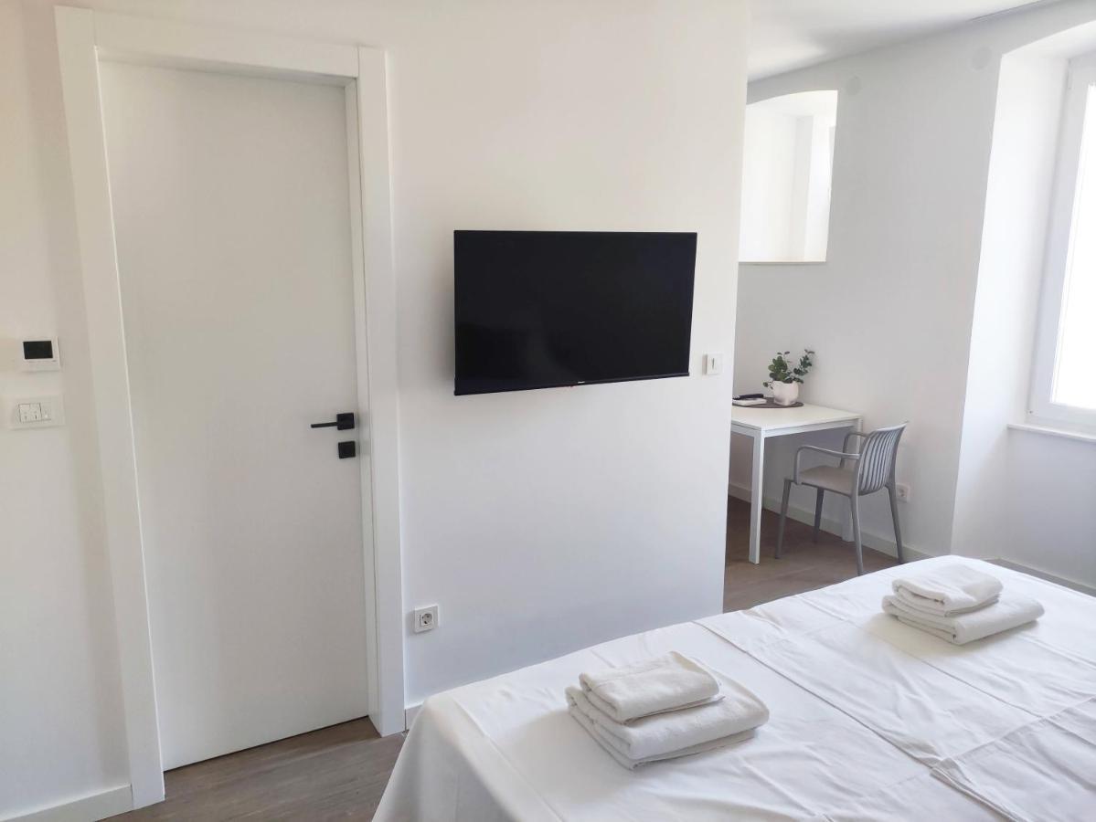 Nik Studio Apartments 普拉 客房 照片
