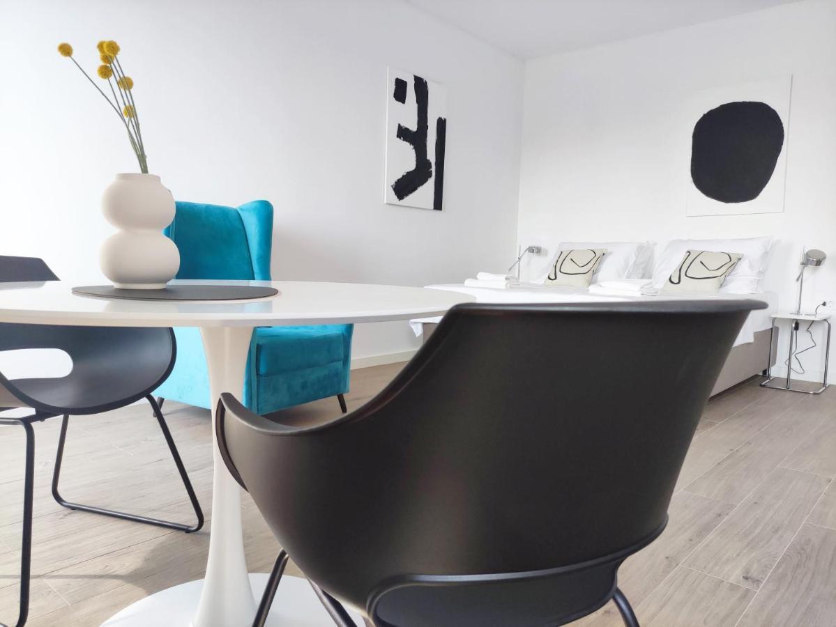 Nik Studio Apartments 普拉 外观 照片